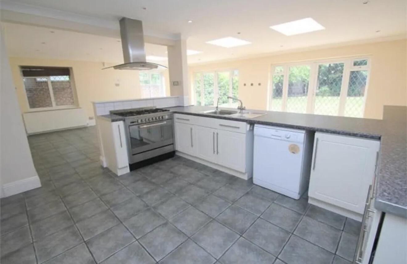 7 bed property in Imperial Road, Windsor